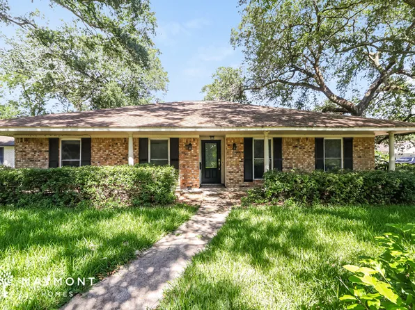 52 Pine Ct, Lake Jackson, TX 77566