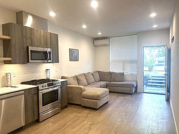 5th image of 3307B Wetmore Ave S