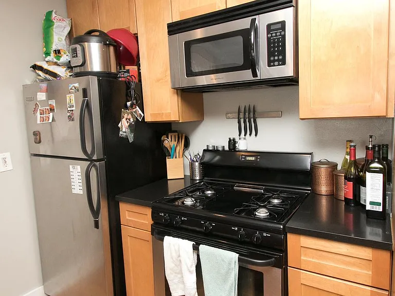 2351 Christian St #D — Photo 9