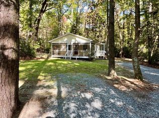 366 Lancelot Dr, Reedville, VA 22539