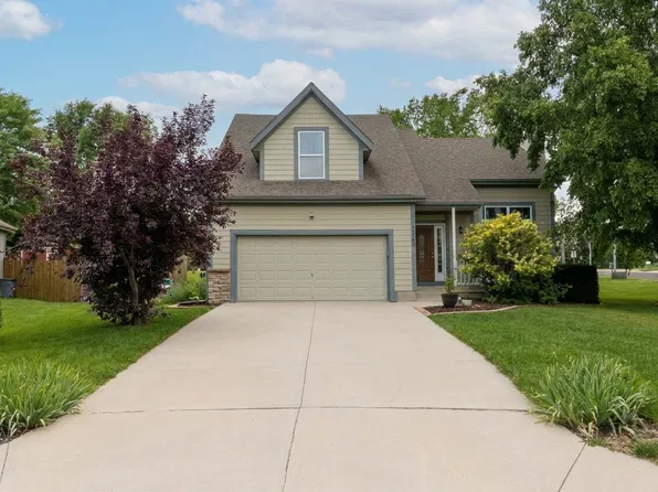 21705 S Race St, Spring Hill, KS 66083