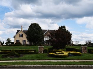 6 Sanibel Ct, Monroe Township, NJ 08831