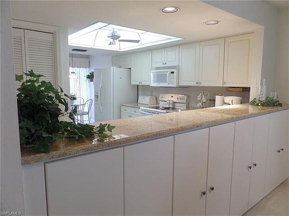 5th image of 5382 Fox Hollow Dr