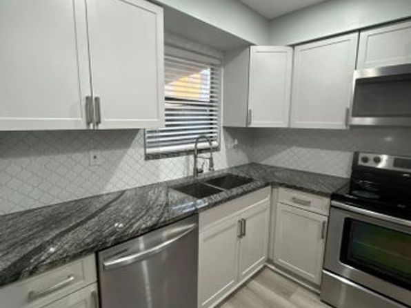 5205 Bayside Dr, Greenacres, FL 33463