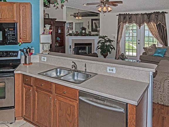 5th image of 516 Cricket Cove Ct