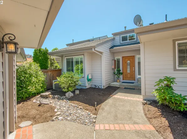 8070 SW Fairway Dr, Wilsonville, OR 97070