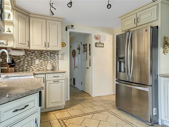 4th image of 26 Glenwood Pl