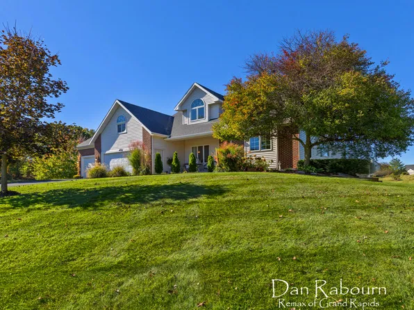 8222 Tipperary Trl SE, Alto, MI 49302
