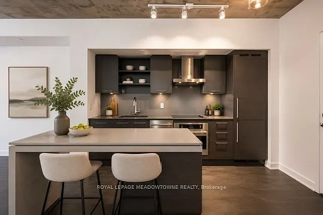 1030 King St W #303 — Photo 7