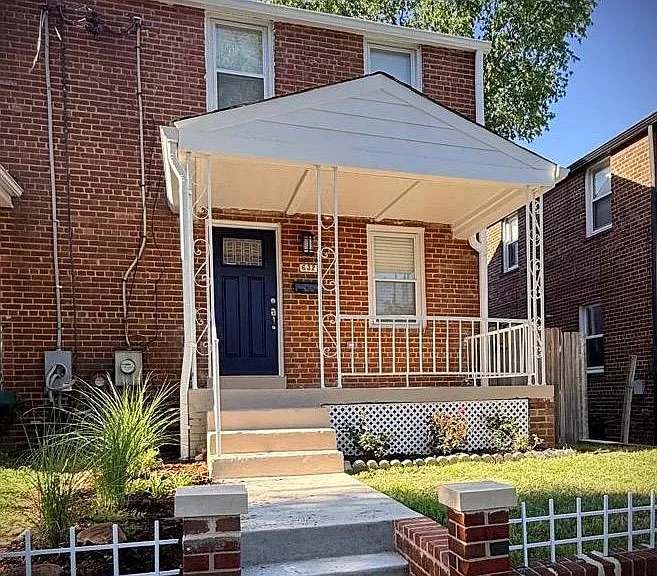 632 Faraday Pl NE — Photo 1