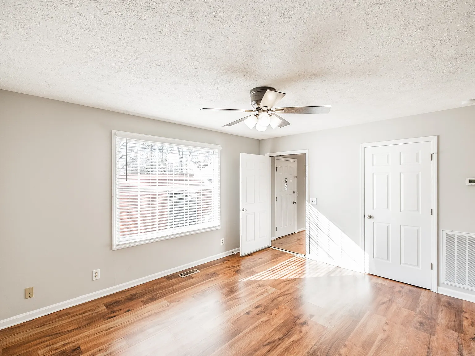 2 bed, 1.0 bath, 850 sqft, $1,425 — Photo 4