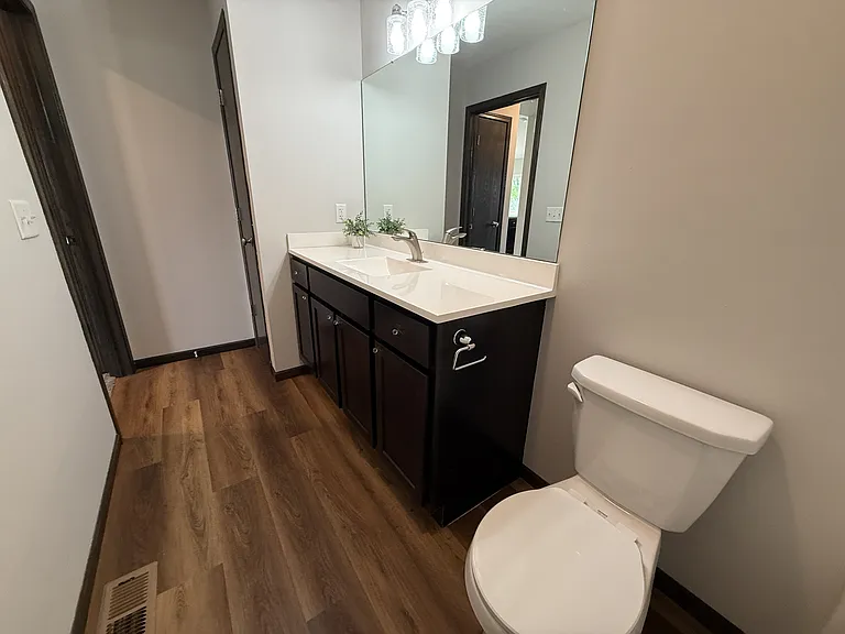 930 Waters Edge Ct — Photo 11