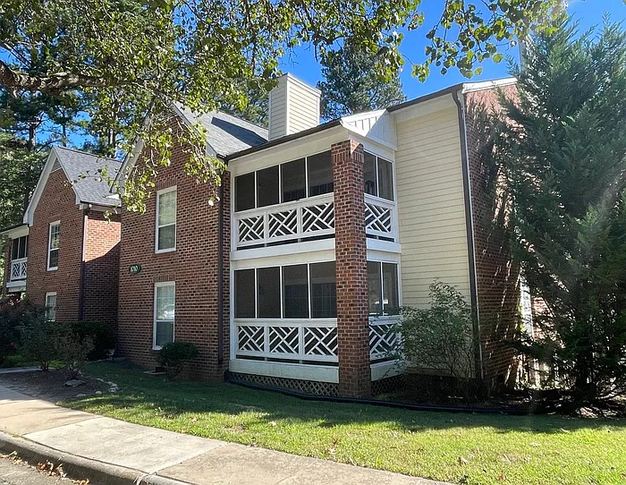 1010 Kingswood Dr #I — Photo 1