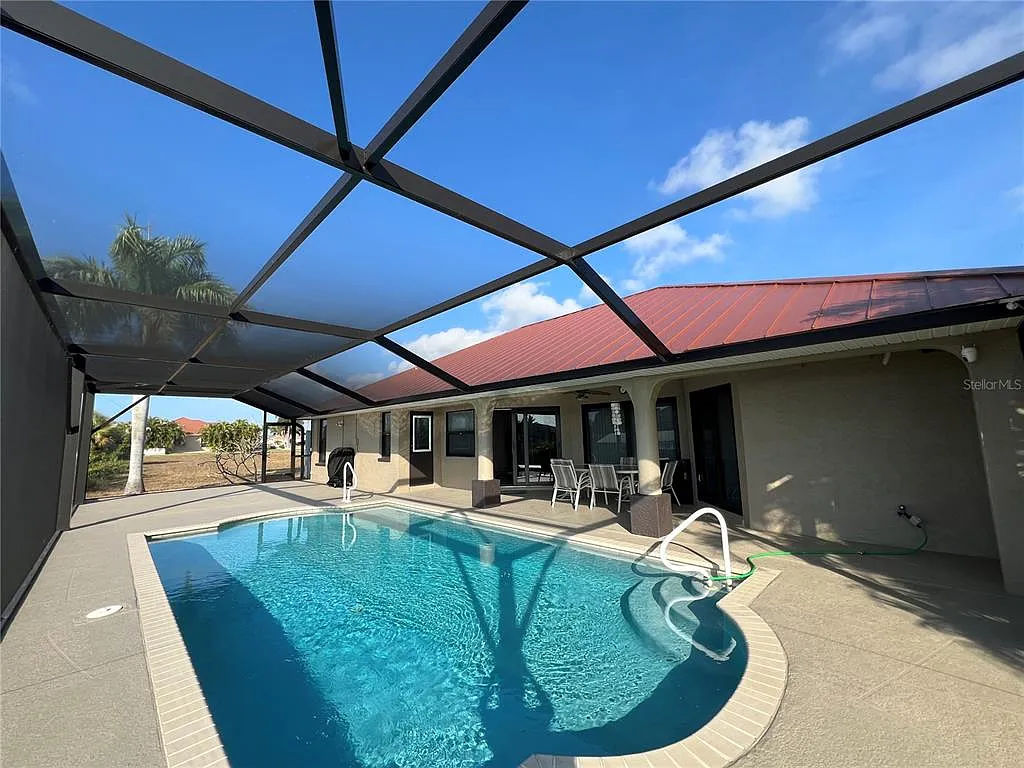 3 bed, 2.0 bath, 1739 sqft, $5,250 — Photo 4