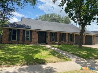 402 Salisbury Ln, Victoria, TX 77904