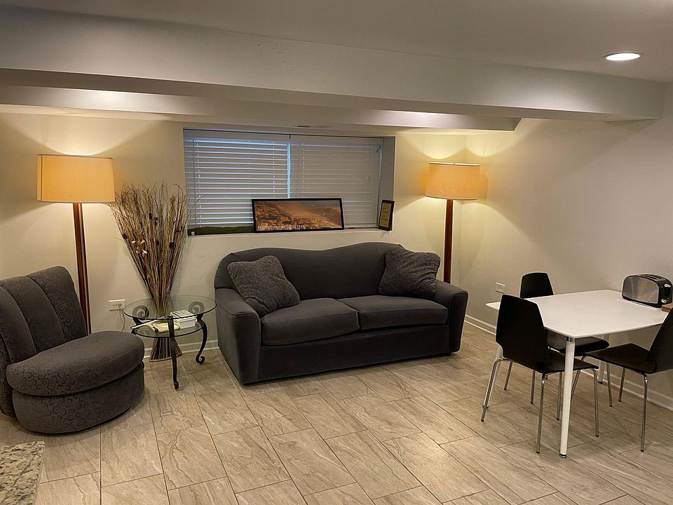 Unit 1 Common Area: Sitting and Dinning