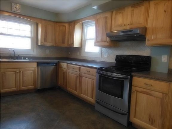 5th image of 37 Barry Ct