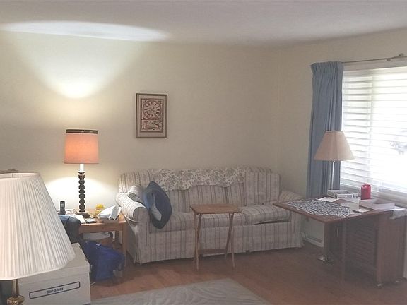 5th image of 5972 Hillsbrough Cir