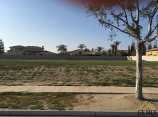 2207 Brighton Park Dr, Bakersfield, CA 93311