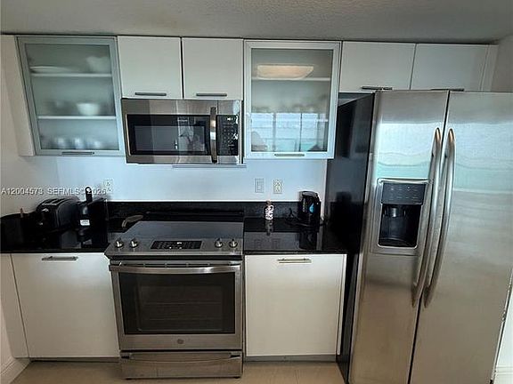 4th image of 1800 N Bayshore Dr APT 2107