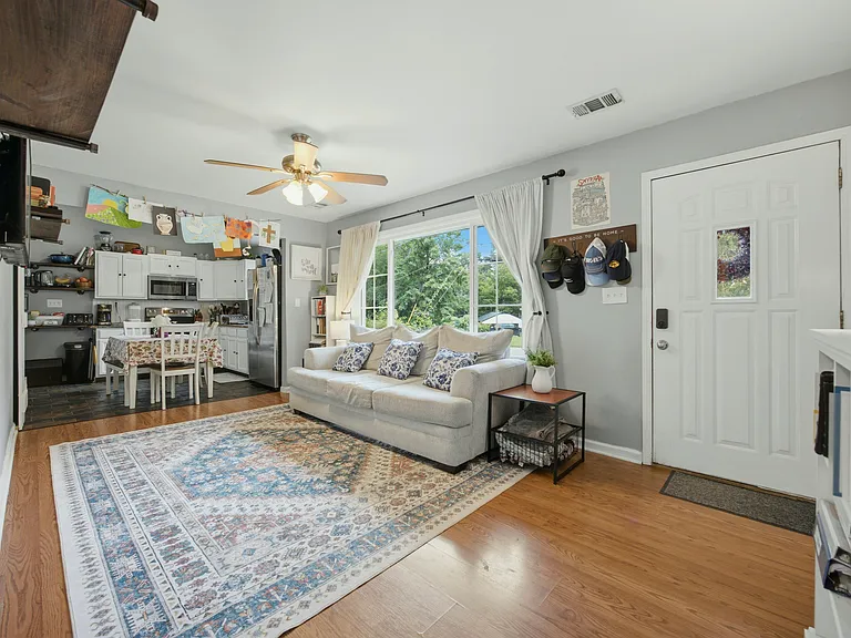 2596 Gordon Cir SE — Photo 2