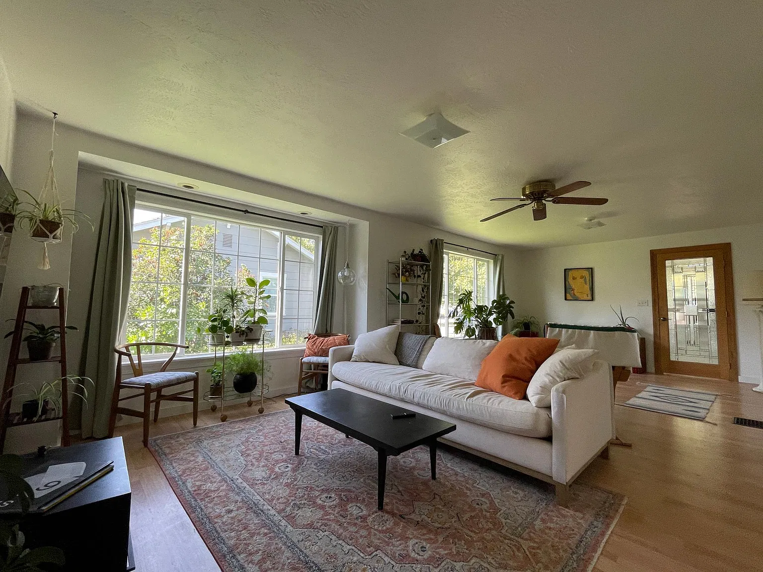 2 bed, 1598 sqft, $1,800 — Photo 4