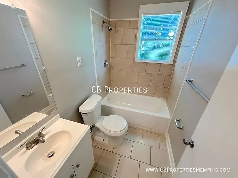 1018 McEvers Cir — Photo 6