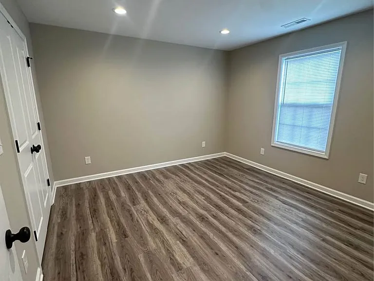 406 Sanderson Dr — Photo 8