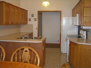 5th image of 714 Rosewood Ave