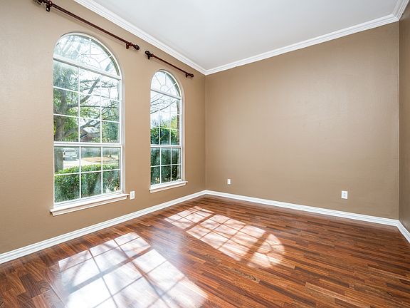 2nd image of 1281 Golf Club Dr