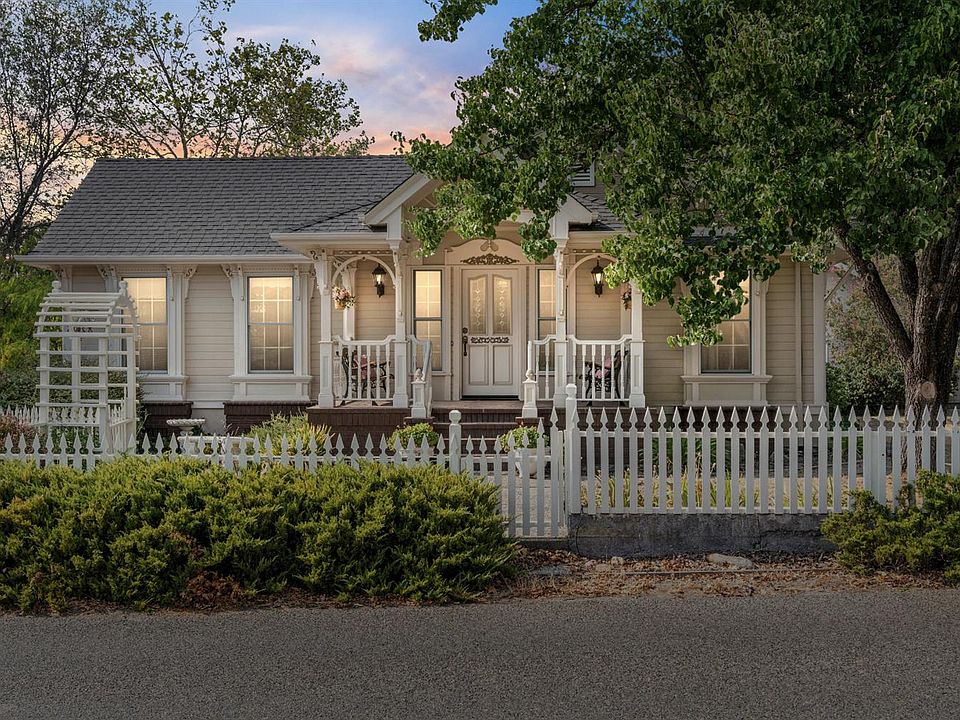 1st image of 4302-4300 Fowler Ln