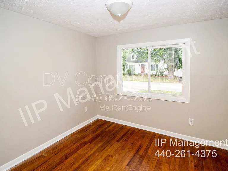 6177 Iroquois Trl — Photo 4