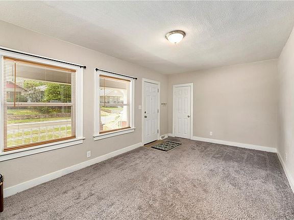 3rd image of 1223 S Ash Ave