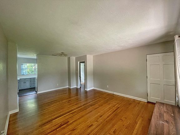 3rd image of 115 E Steele St