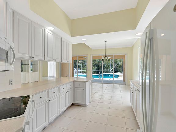 5th image of 8894 SE Retreat Drive