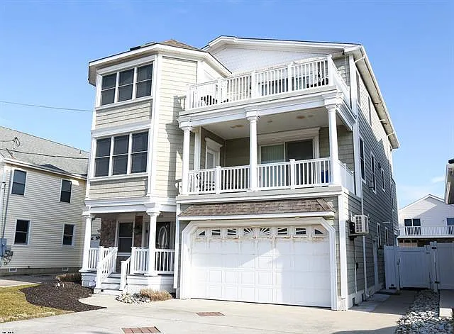 6 bed, 5.5 bath, 5500 sqft, $8,650 — Photo 4