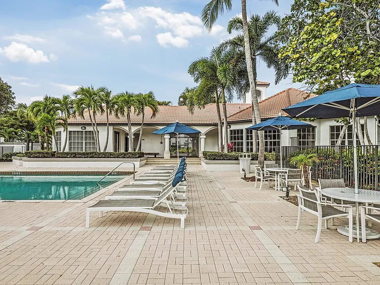 The Cove at Boynton Beach Apartments — Photo 8