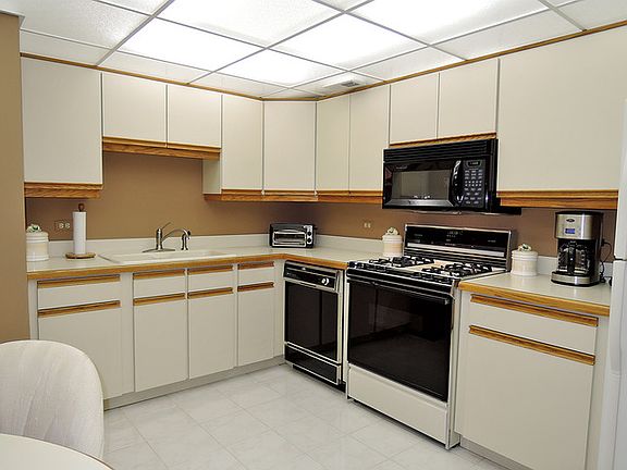 5th image of 14620 Scarborough Ct Ph 1