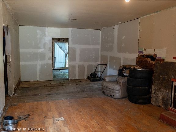4th image of 1109 S 19th St