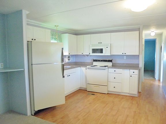 2nd image of 520 Ashwood Dr