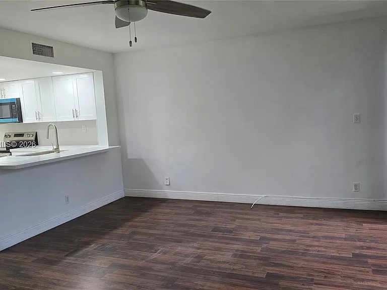 2810 SW 87th Ave #910 — Photo 6
