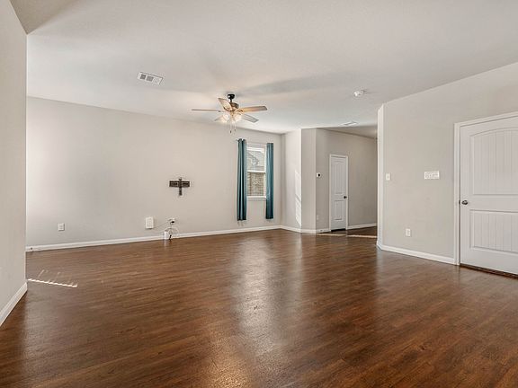 5th image of 971 Marquis Dr