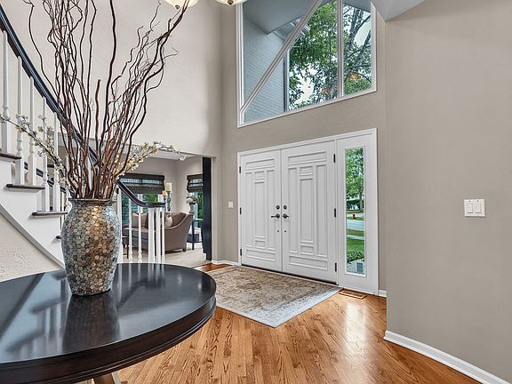 4th image of 321 Foxford Dr