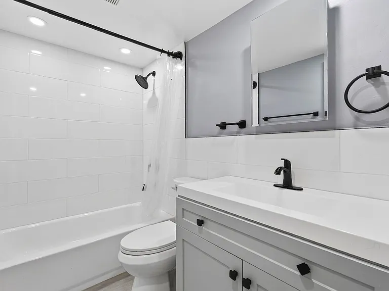 2136 Sara Ashley Way — Photo 26