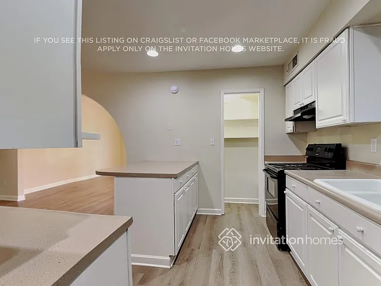 2421 E Sylvia St — Photo 7