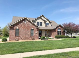 205 Ramblewood Dr, Chatham, IL 62629