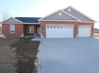 205 Saddlerock Dr, Washington, IL 61571