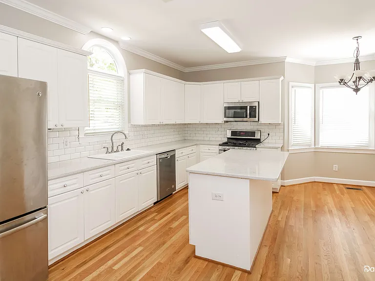 1912 Valewood Cir — Photo 3