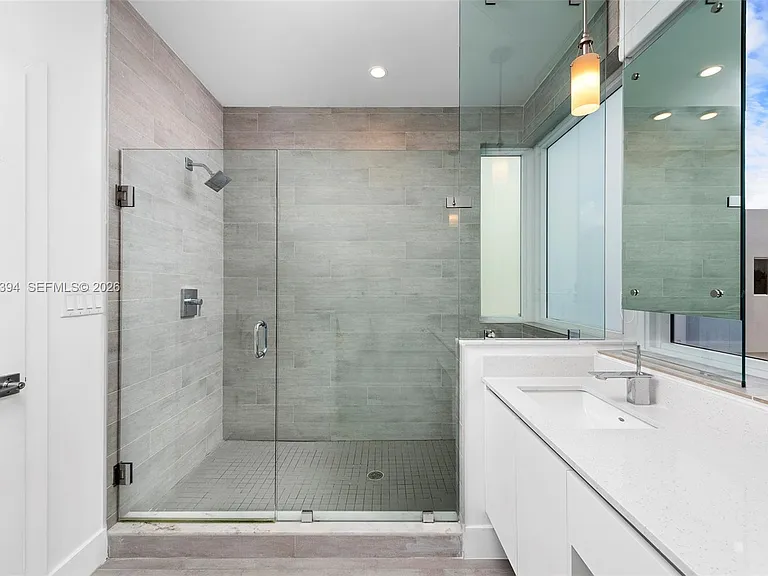 41 N Shore Dr — Photo 29