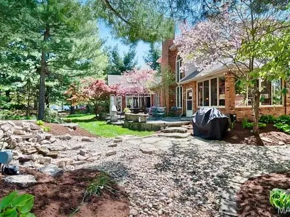 2 Pine Hollow Ct, Edwardsville, IL 62025